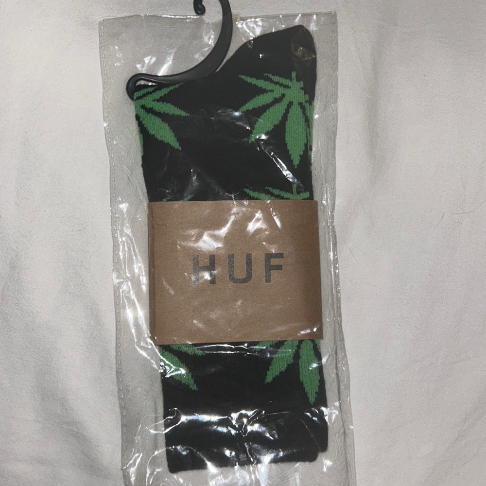 NWT {HUF} “Leaf” Socks